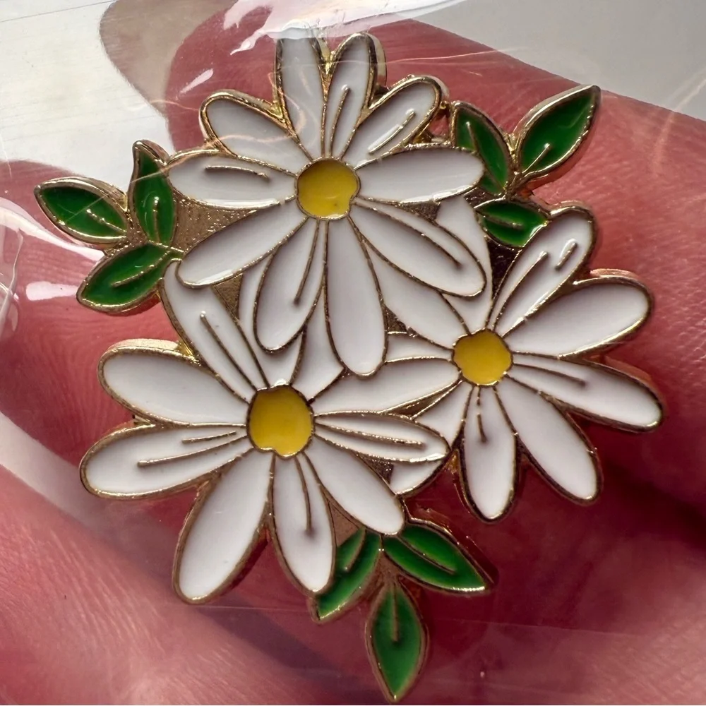 Floral Enamel Brooch with White Daisies - Picture 1 of 2
